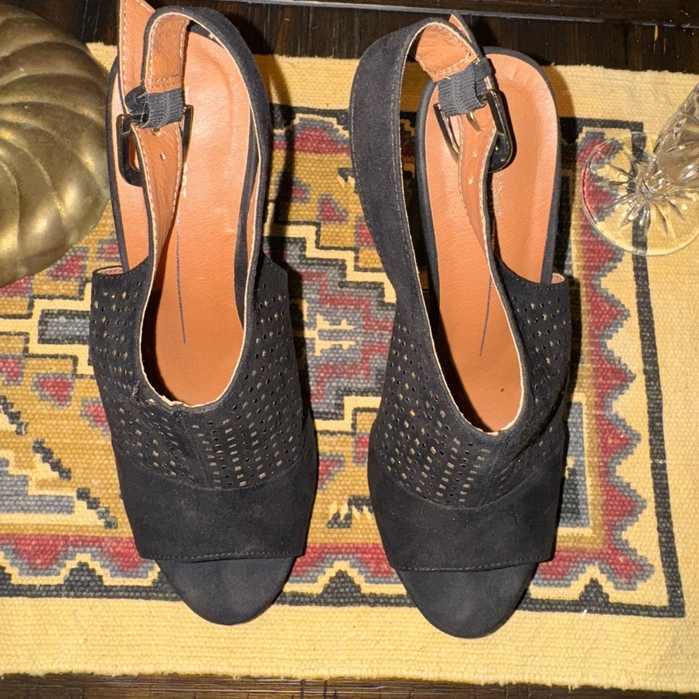 Slingback Heel - Picture 3 of 10
